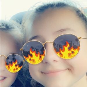 Meet your Posher, Claire